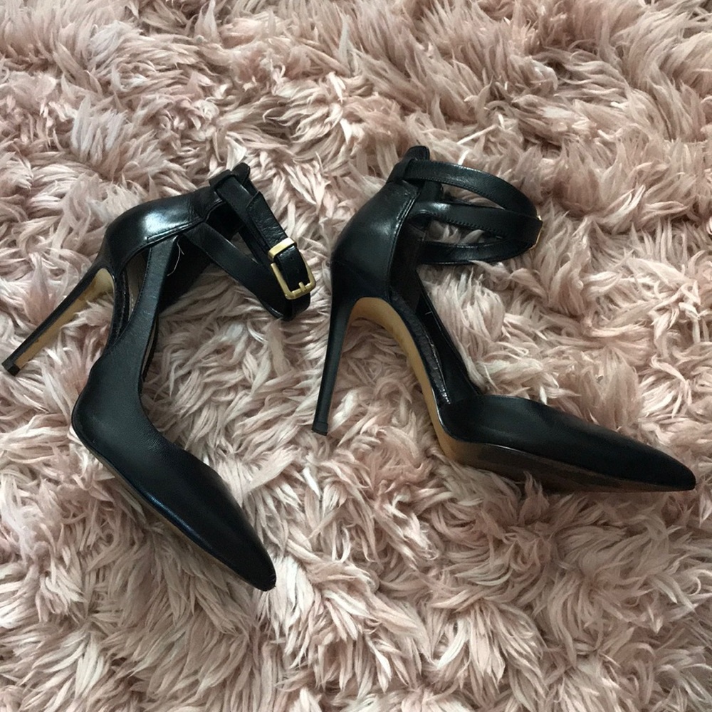 Guess Pointed Toe Black Heels